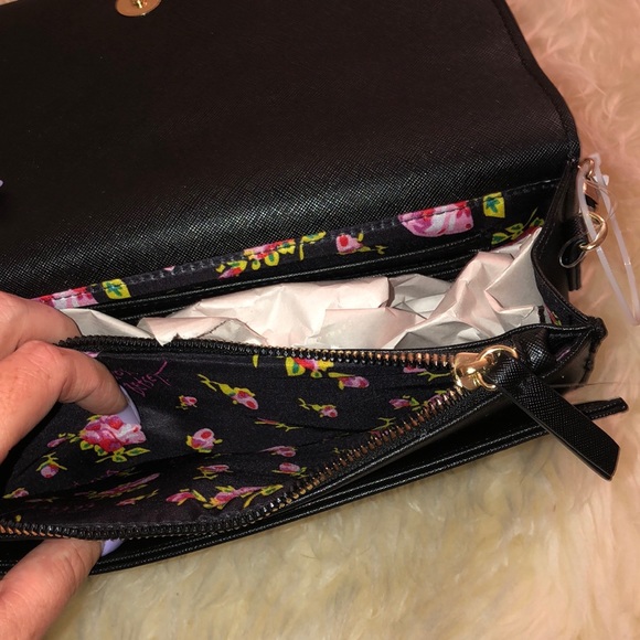NWT 💗Betsey Johnson💗 black clutch crossbody - Picture 8 of 12